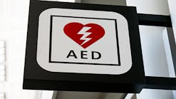 For the best chance of survival an AED should be used within three to five minutes after collapse For every minute that passes without CPR and defibrillation the chance of survival for a victim of sudden cardiac arrest SCA decreases by 7 to 10 percent After 10 minutes very few SCA victims survive
