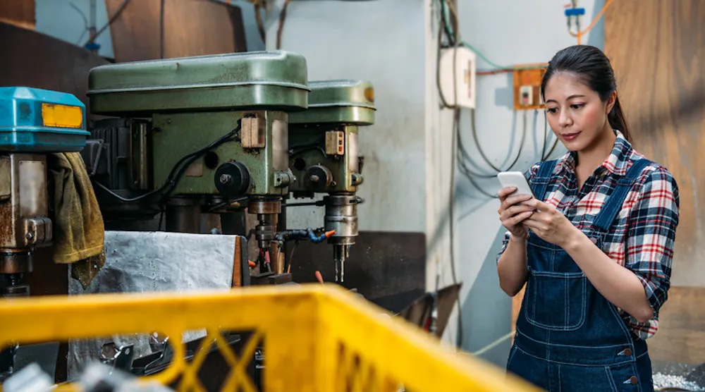 Digital Distraction In Industrial Settings Causing Accidents | EHS Today