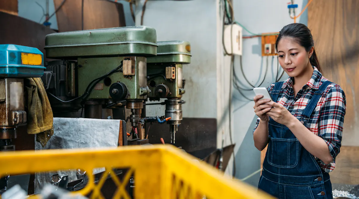Digital Distraction In Industrial Settings Causing Accidents | EHS Today