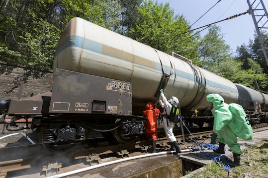 chemical_accident_on_train__54492312__belish